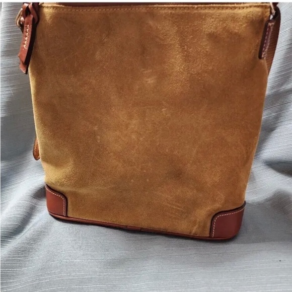 DOONEY & BOURKE Crossbody Bag
Leather Suede adjustable strap - Picture 2 of 5